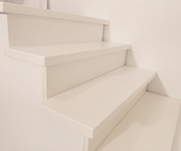 Stair tread Solid Ash Hardwood, Rustic grade, 40 mm, brushed white lacquered RAL9010